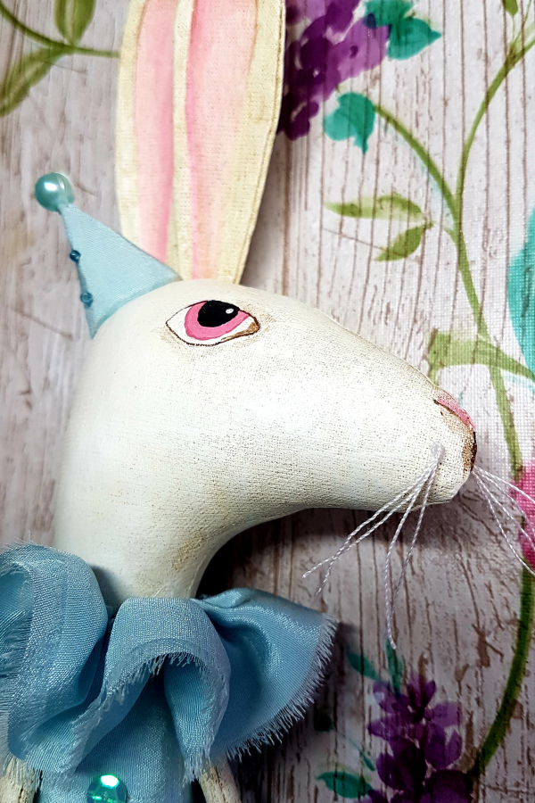 Folkart circus hare