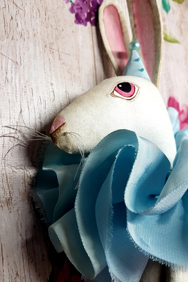 Folkart circus hare