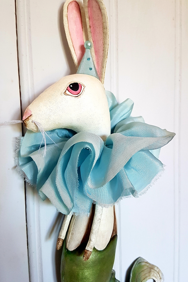 Folkart circus hare