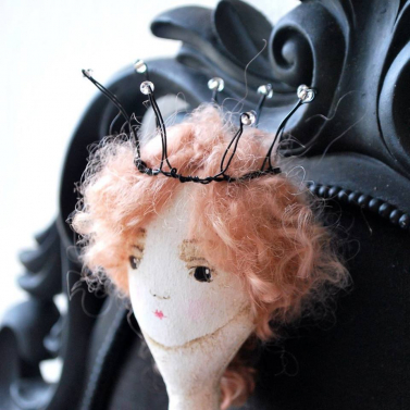 girl with crown