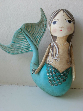 mermaid with pearl necklace