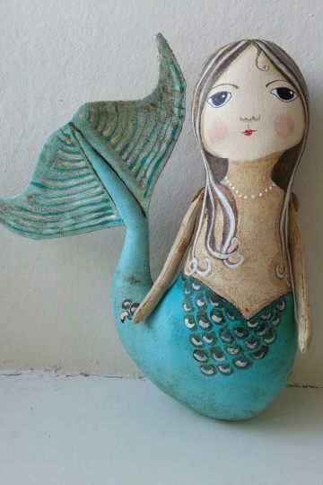mermaid with pearl necklace